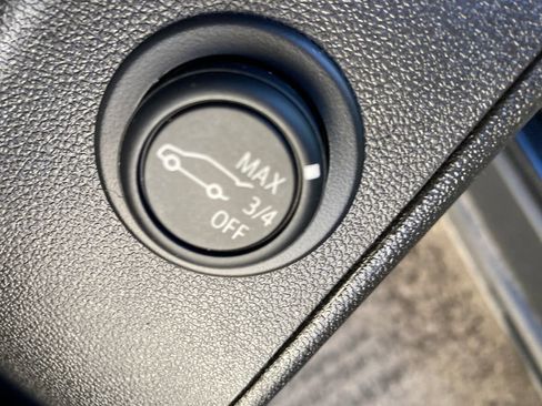 Used 2022 Chevrolet Equinox LT image 38