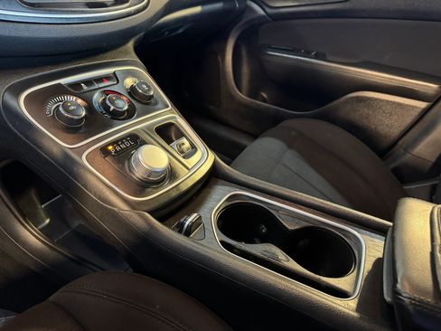 Used 2016 Chrysler 200 LX image 19
