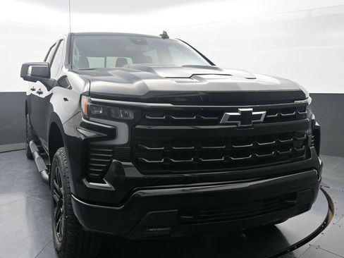 Used 2023 Chevrolet Silverado 1500 LT Trail Boss w/ LT Trail Boss Premium Package AWD/4WD image 2