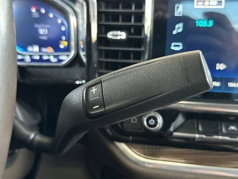 Used 2022 Chevrolet Silverado 1500 LT AWD/4WD image 5