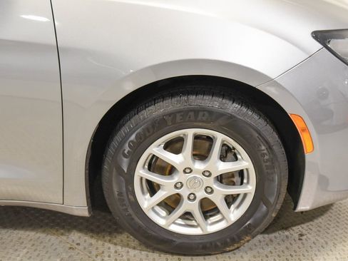 Used 2020 Chrysler Voyager Lxi image 13