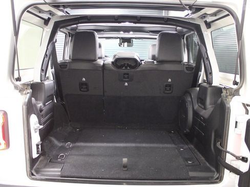 Used 2022 Jeep Wrangler Unlimited Rubicon w/ Trailer Tow Package image 31