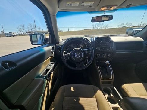 Used 2016 Jeep Patriot Latitude image 13