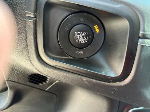 Used 2025 Jeep Wrangler Unlimited Sahara AWD/4WD image 24