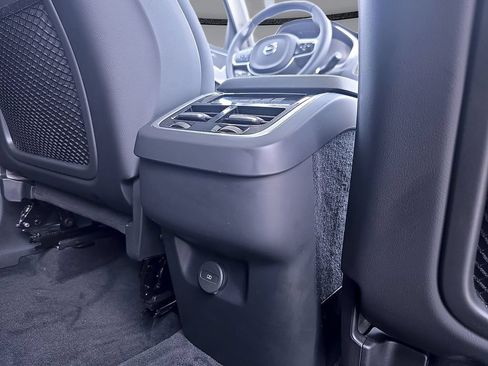Certified 2025 Volvo XC90 B5 Core AWD/4WD image 17