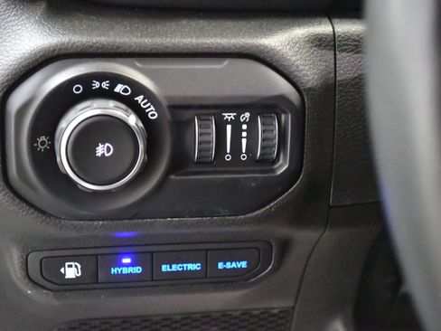 Used 2022 Jeep Wrangler Unlimited Sahara w/ Cold Weather Group image 20