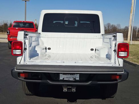 New 2026 Jeep Gladiator Sport AWD/4WD image 15
