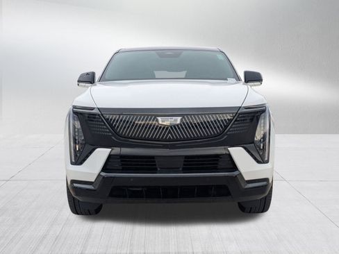 Certified 2025 Cadillac Escalade IQ Sport 1 w/ Smart Trailering package image 9