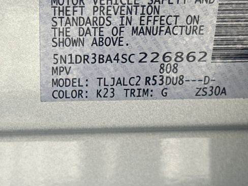 Used 2025 Nissan Pathfinder SV FWD image 31