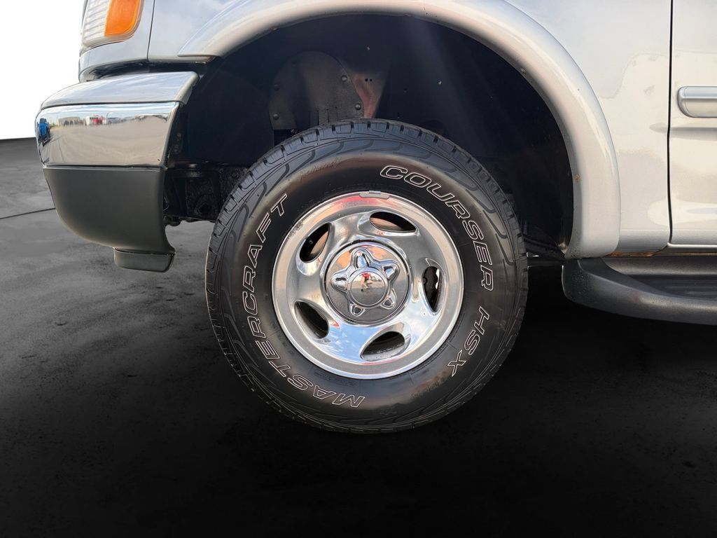 Used 2002 Ford F150 XLT AWD/4WD image 11