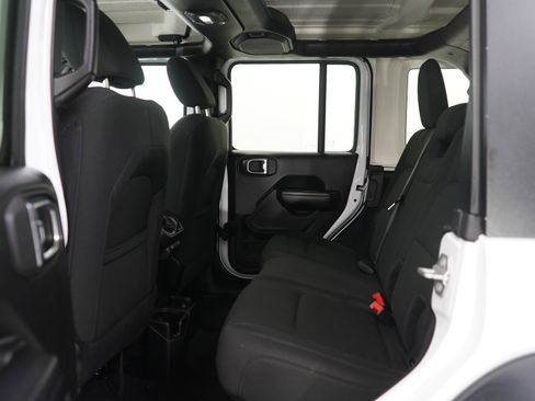 Used 2018 Jeep Wrangler Unlimited Sport S AWD/4WD image 16