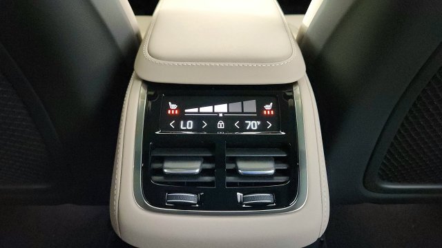 New 2026 Volvo XC90 T8 Plus w/ Protection Package Premier AWD/4WD image 32