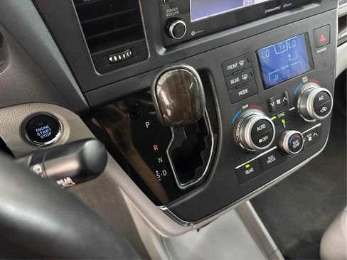 Used 2018 Toyota Sienna XLE w/ XLE Navigation Package AWD/4WD image 46