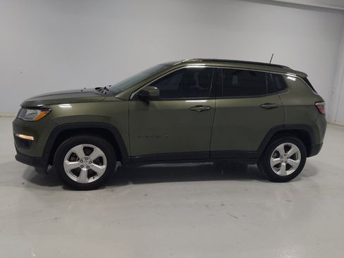 Used 2021 Jeep Compass Latitude FWD image 2