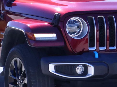 Used 2022 Jeep Wrangler Unlimited Sahara w/ Cold Weather Group image 8