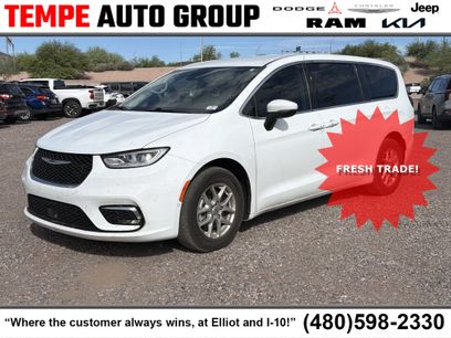 Used 2023 Chrysler Pacifica Touring-L