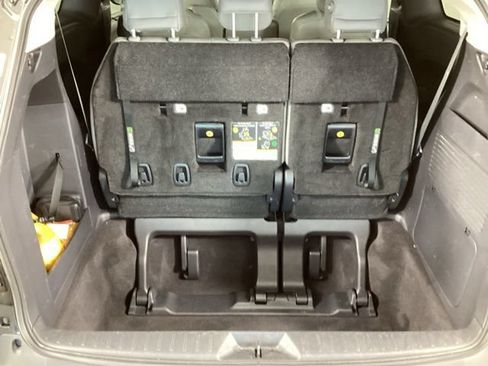 Used 2025 Toyota Sienna XLE FWD image 13