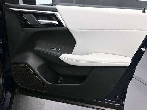 Used 2025 Mitsubishi Outlander SE image 17