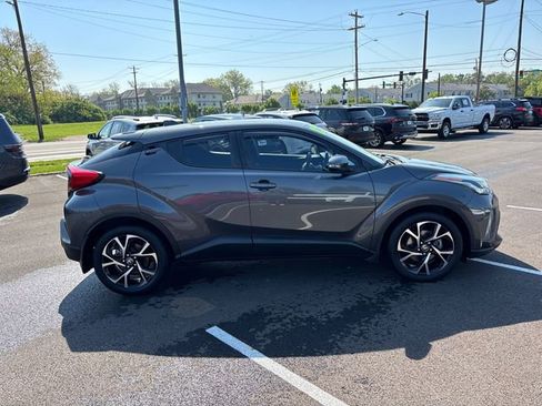Used 2022 Toyota C-HR XLE FWD image 27