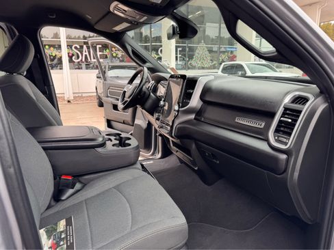 Used 2024 RAM 2500 Big Horn w/ Sport Appearance Package image 10