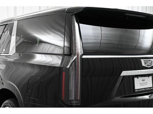 New 2026 Cadillac Escalade ESV Luxury w/ LPO, Radiant Package AWD/4WD image 10