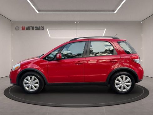 Used 2011 Suzuki SX4 AWD Hatchback image 2