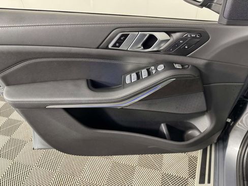 Used 2024 BMW X7 xDrive40i w/ Climate Comfort Package image 17