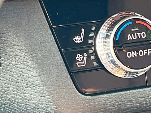 New 2025 Mitsubishi Outlander SEL image 21