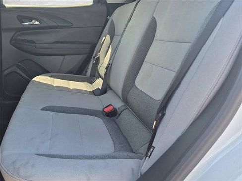 Used 2025 Chevrolet TrailBlazer LT FWD image 12