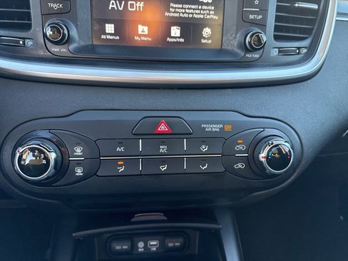 Used 2019 Kia Sorento L image 12