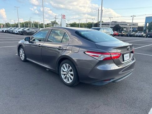 Used 2018 Toyota Camry LE FWD image 5