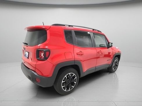 Used 2023 Jeep Renegade Latitude AWD/4WD image 6