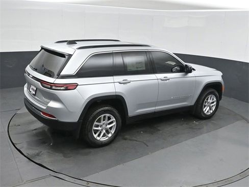 New 2025 Jeep Grand Cherokee Laredo image 30