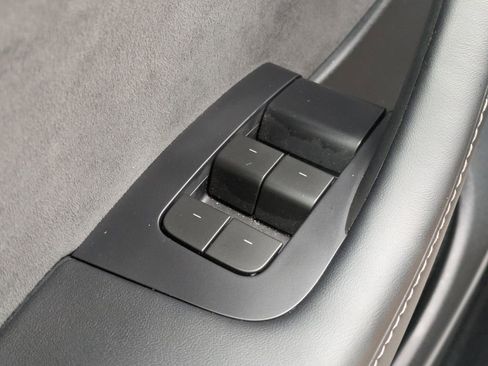 Used 2024 Tesla Model Y Performance image 30