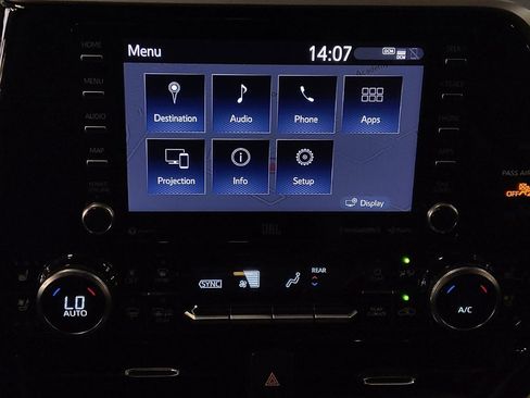 Used 2020 Toyota Highlander Limited FWD image 25
