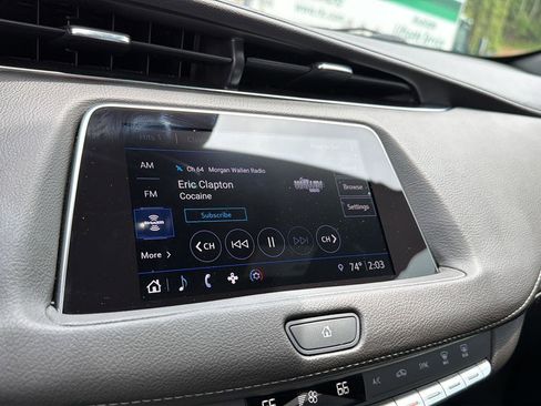 Used 2023 Cadillac XT4 Luxury w/ Cold Weather Package FWD image 23