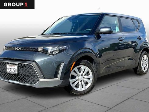 Used 2023 Kia Soul LX image 1