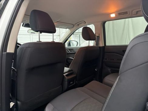 Used 2024 Nissan Pathfinder S FWD image 19