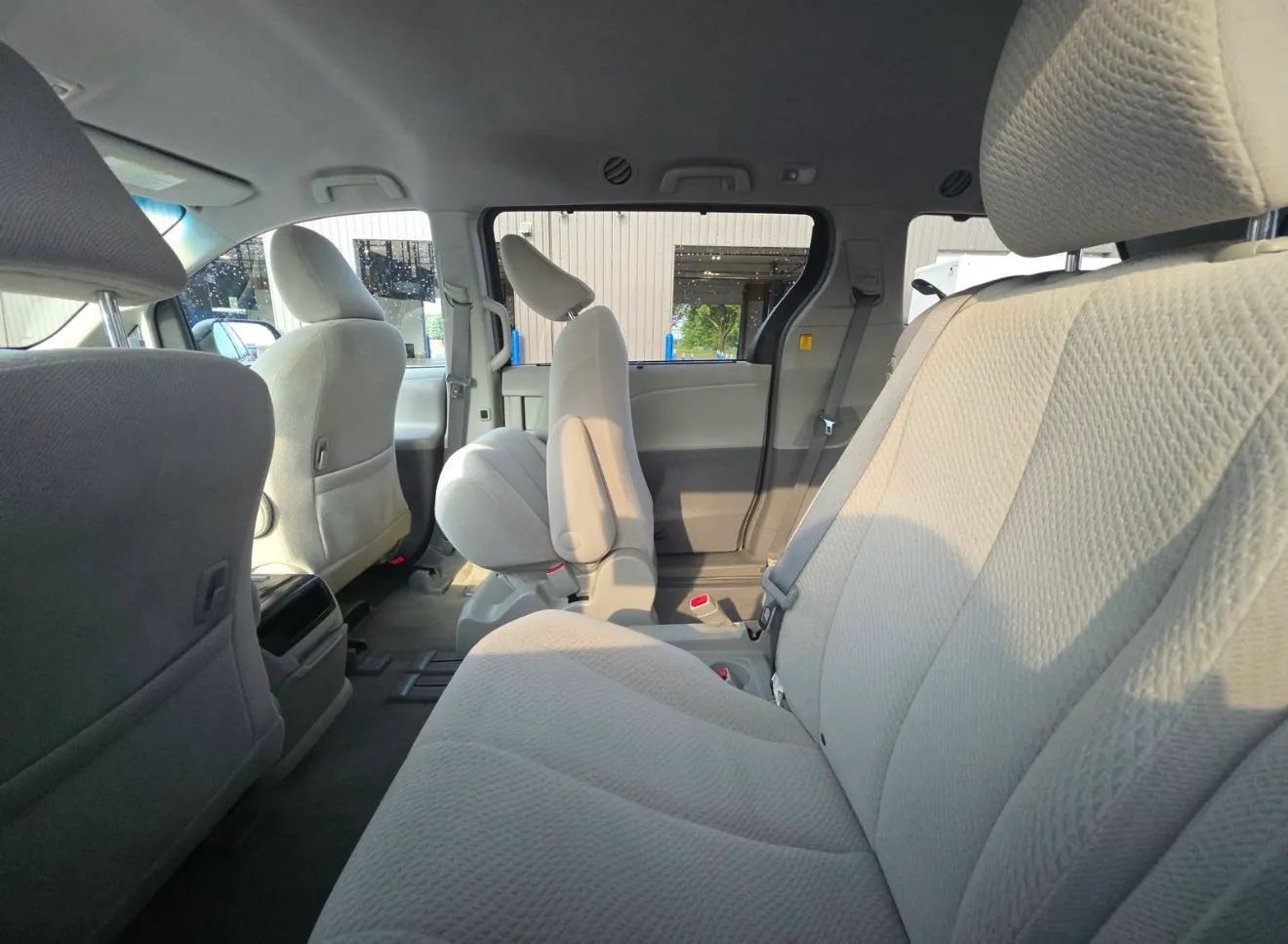 Used 2012 Toyota Sienna LE FWD image 9