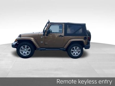 Used 2011 Jeep Wrangler Sahara w/ Connectivity Group AWD/4WD image 4