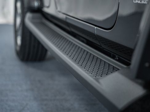 Used 2018 Jeep Wrangler Unlimited Sahara image 14