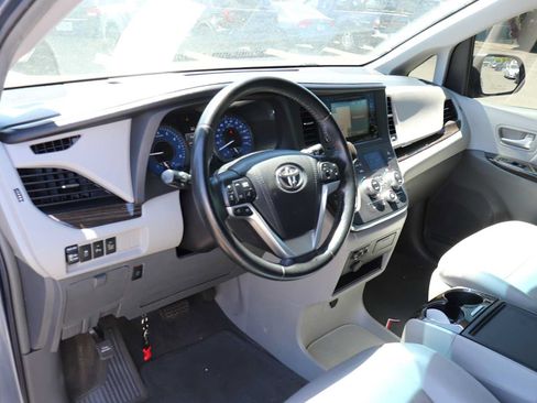 Used 2015 Toyota Sienna XLE w/ XLE Navigation Package FWD image 10