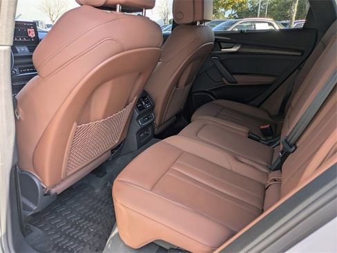 Used 2023 Audi Q5 e Premium Plus w/ Premium Plus Package image 5