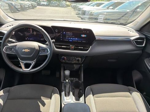 Used 2024 Chevrolet TrailBlazer LT w/ LT Cold Weather Package AWD/4WD image 27