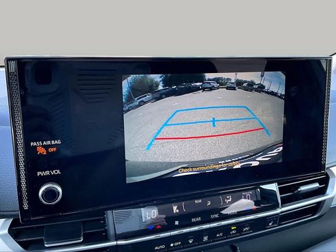 Certified 2025 Toyota Sienna XLE FWD image 26