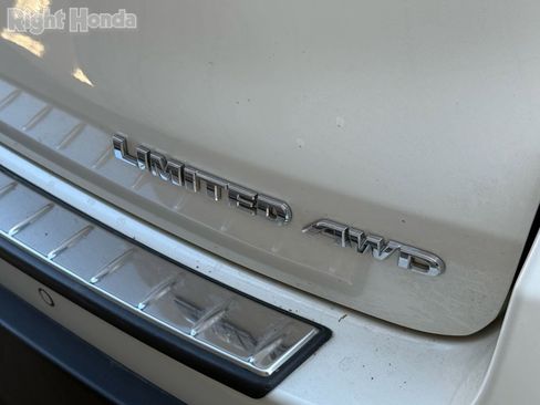 Used 2019 Toyota Highlander Limited w/ Carpet Mat Package (TMS) image 11