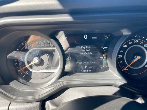 Used 2025 Jeep Wrangler Unlimited Rubicon image 40