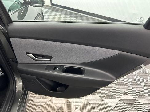 Used 2025 Hyundai Elantra Limited FWD image 17