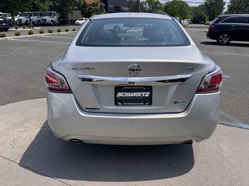 Used 2014 Nissan Altima 2.5 SL w/ Technology Package FWD image 8
