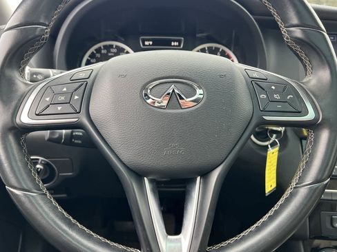 Used 2017 INFINITI QX30 Premium w/ Navigation Package image 24